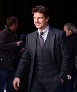 how tall is tom cruise